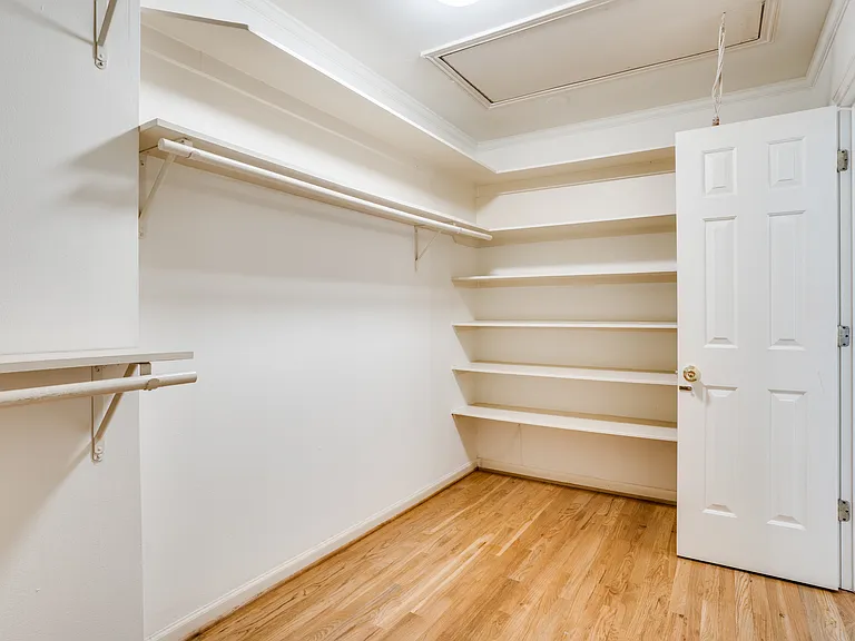 4100 Lovers Ln — Photo 28