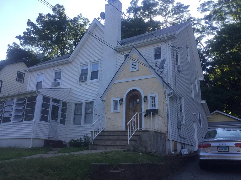92 Mills St — Photo 2