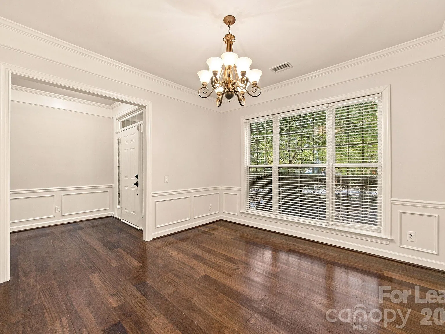 5 bed, 2.5 bath, 2558 sqft, $3,000 — Photo 3