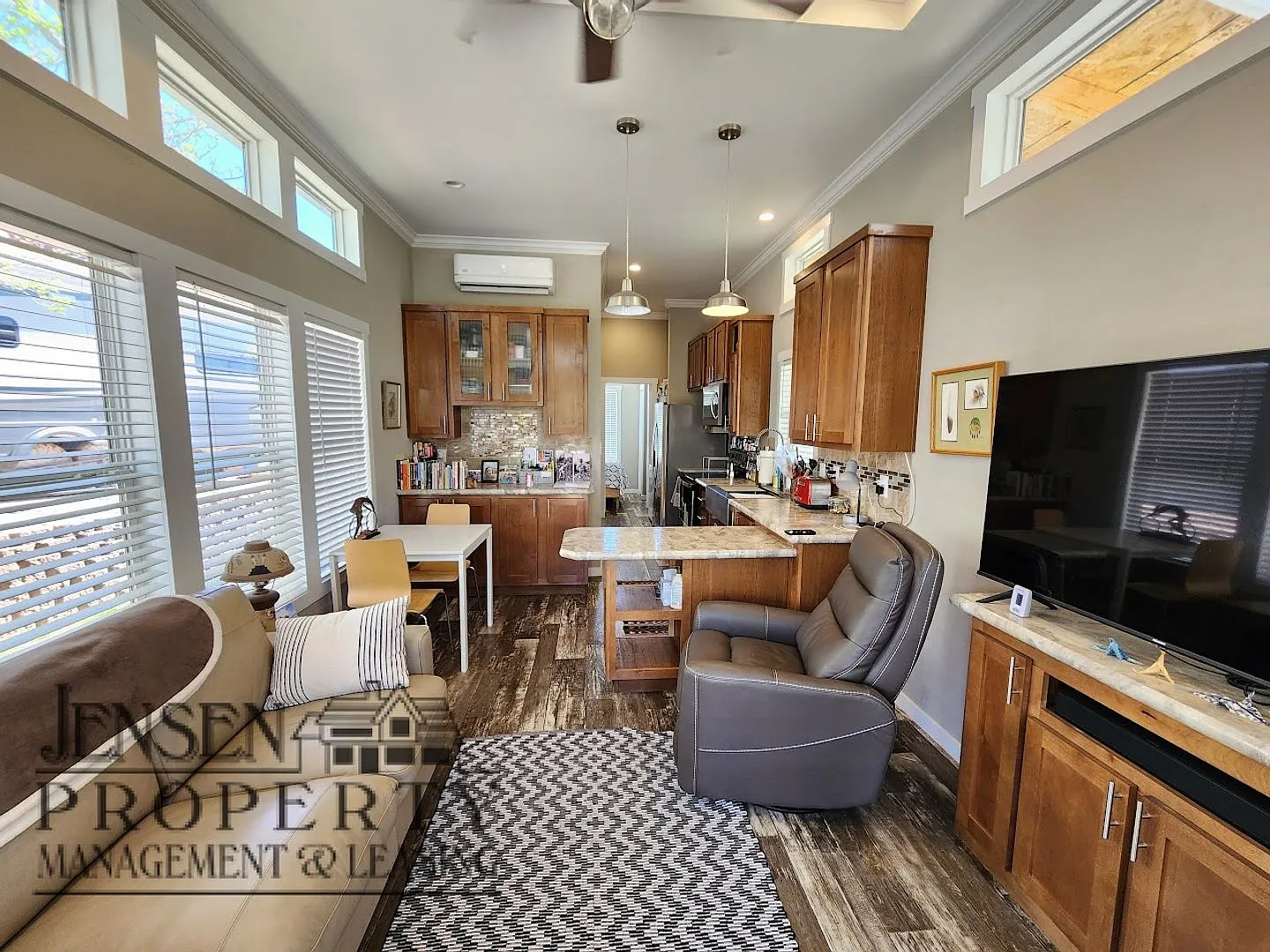 Newer Furnished Home in Harrisburg — Photo 4