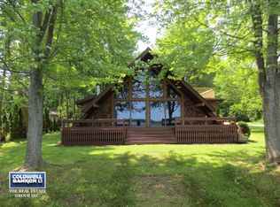 W4424 Crystal Dr, Cecil, WI 54111