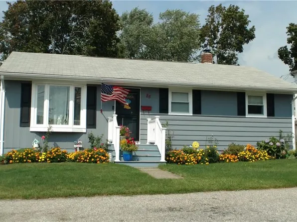88 W Earle St, Cumberland, RI 02864