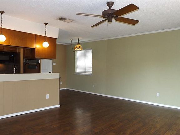 3rd image of 719 S Deerfield Cir