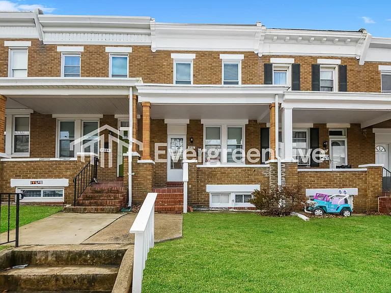 2837 Pelham Ave — Photo 1