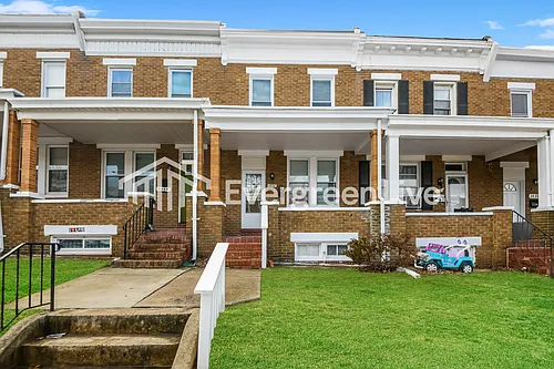 2837 Pelham Ave Photo 1