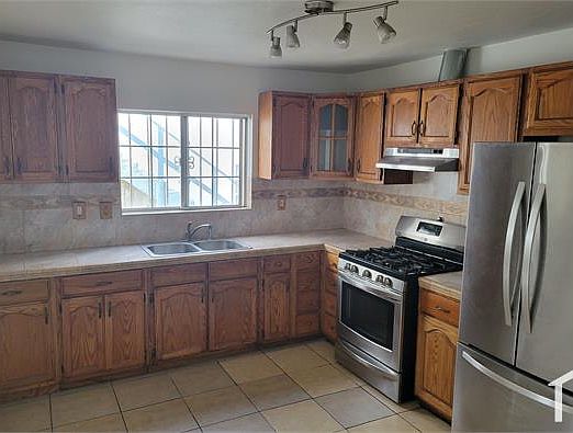 3rd image of 4005 W 28th St
