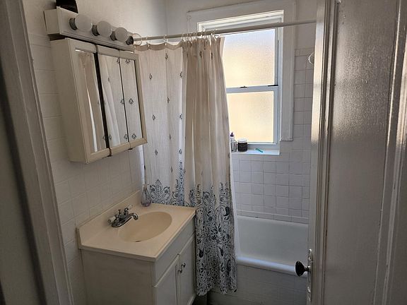 5th image of 4831 N Wolcott Ave #3-A
