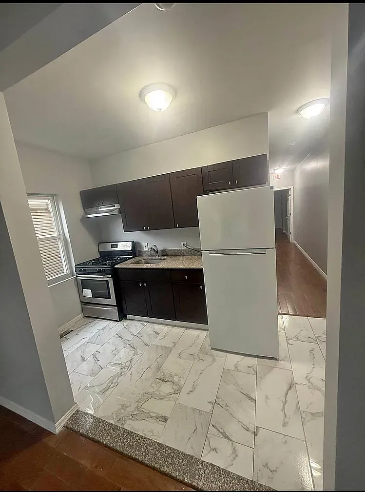 2 bed, 800 sqft, $1,774 — Photo 2