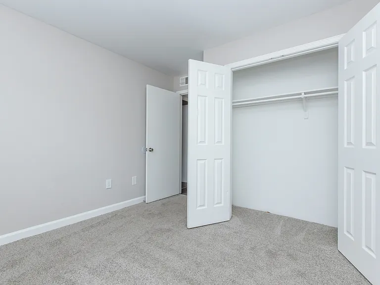 Meadowbrook Apartments — Photo 37