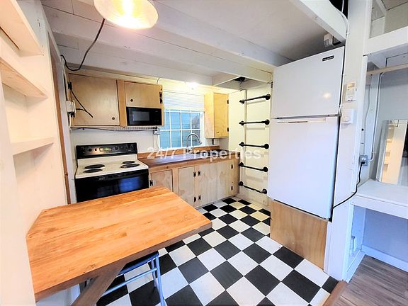 4th image of 9336 N Lombard St #B
