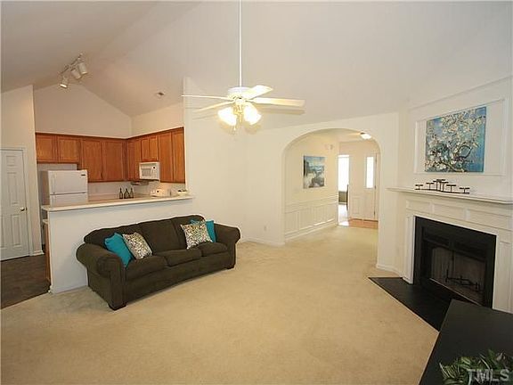 5th image of 2417 Summit Dr