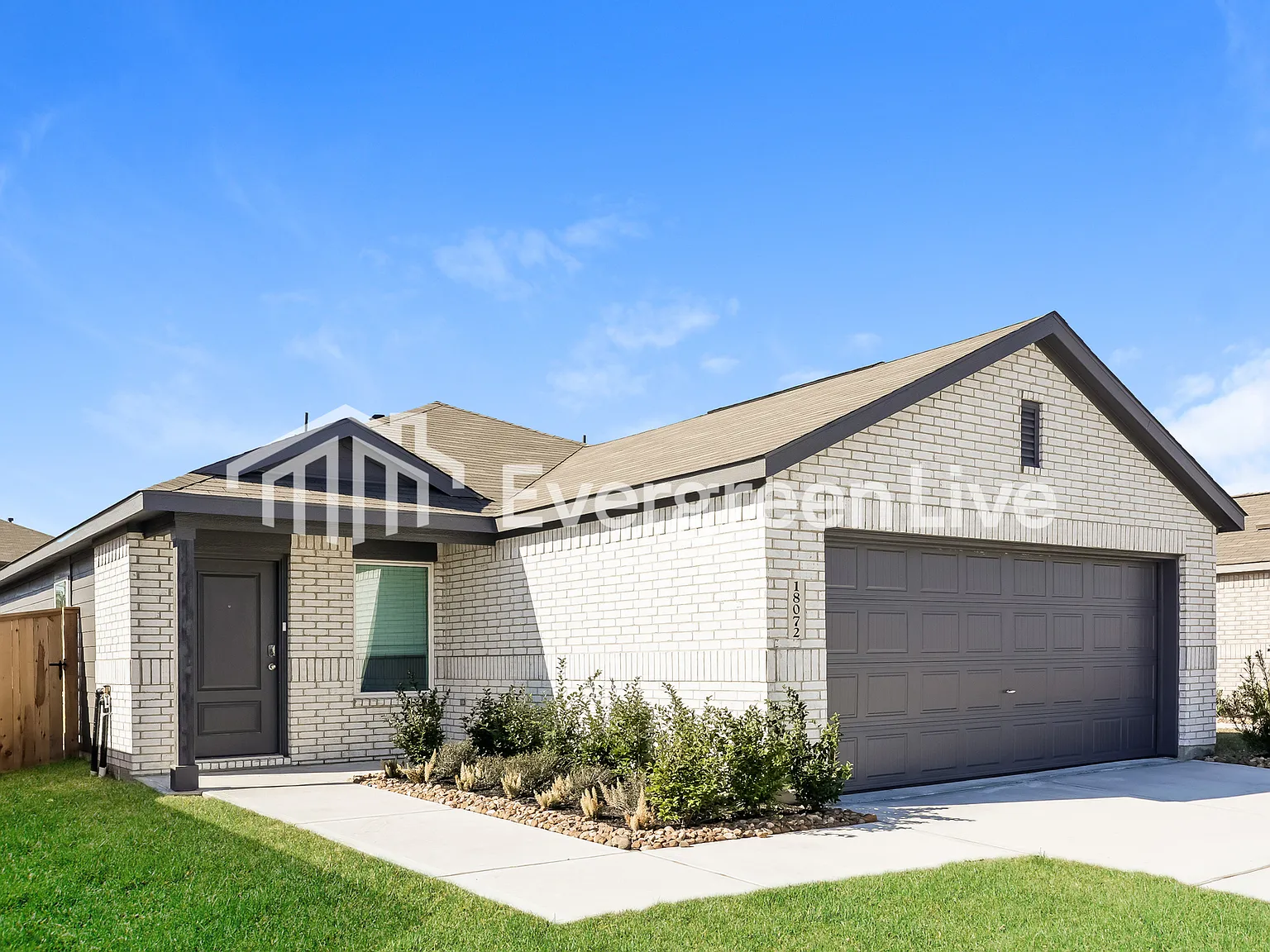 4 bed, 2.0 bath, 1607 sqft, $1,745 — Photo 2
