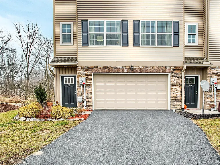 32 Parker Spring Ave — Photo 1
