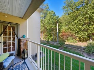 208 Fischer Ct, Rockaway, NJ
