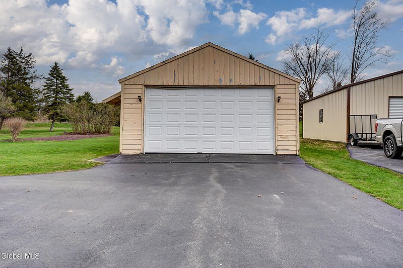 3rd image of 124 Auriesville Road