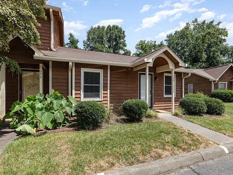 508 Rock Cliff Ct — Photo 2