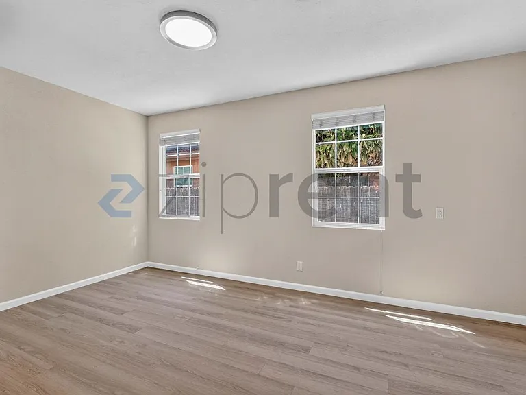 166 Barcelona Dr — Photo 12