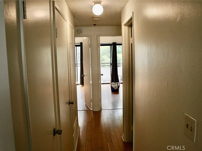 730 W 4th St #306 — Photo 29