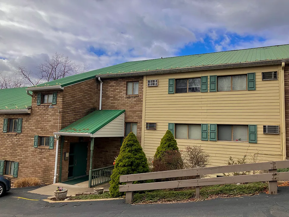 61 Colonial Manor Rd