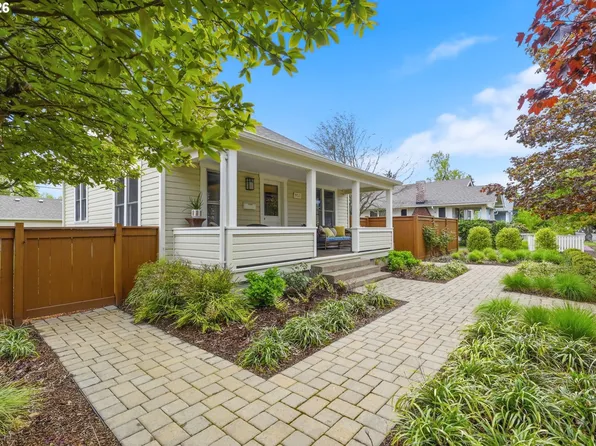 953 C St, Springfield, OR 97477
