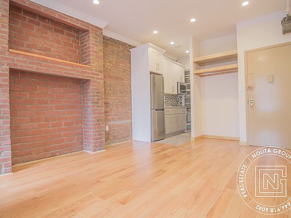 5th image of 154 Orchard St APT 4