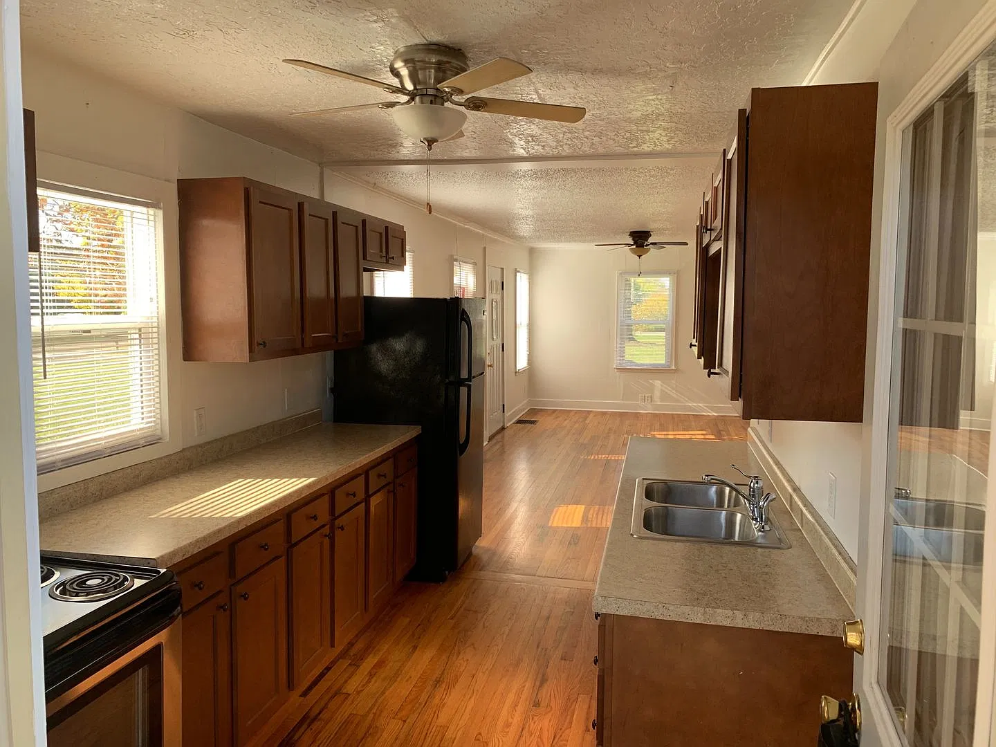 3 Bedroom house -3421 Valley Drive- Pleasant Valley Schools — Photo 2