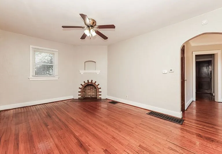 307-309 Delaware Ave #307 — Photo 4