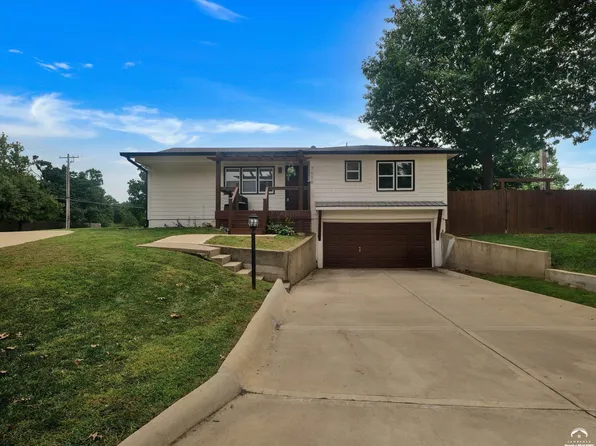 7002 Nieman Rd, Shawnee, KS 66203