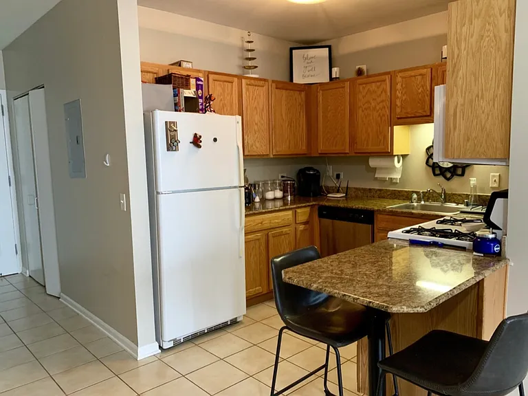 645 N Kingsbury St #907 — Photo 8