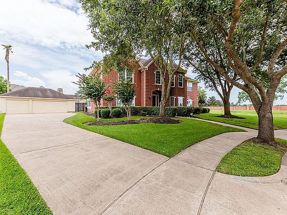 2nd image of 9623 Silver Birch Ct