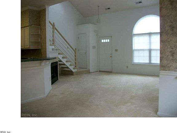 2nd image of 642 W Lake Cir