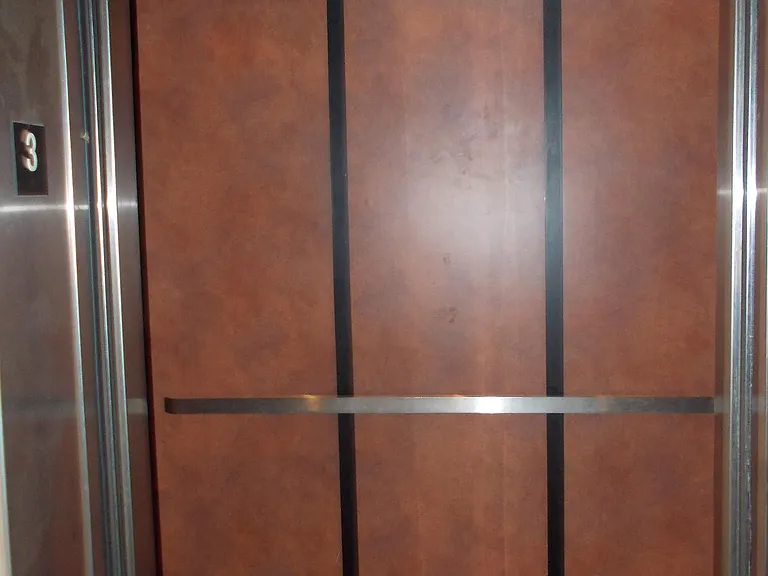 San Regis Apartments — Photo 11