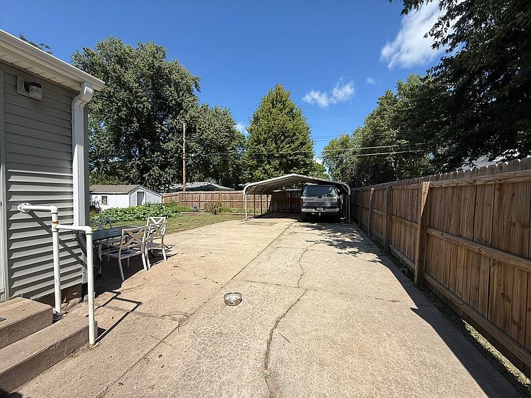 Listing photo 5