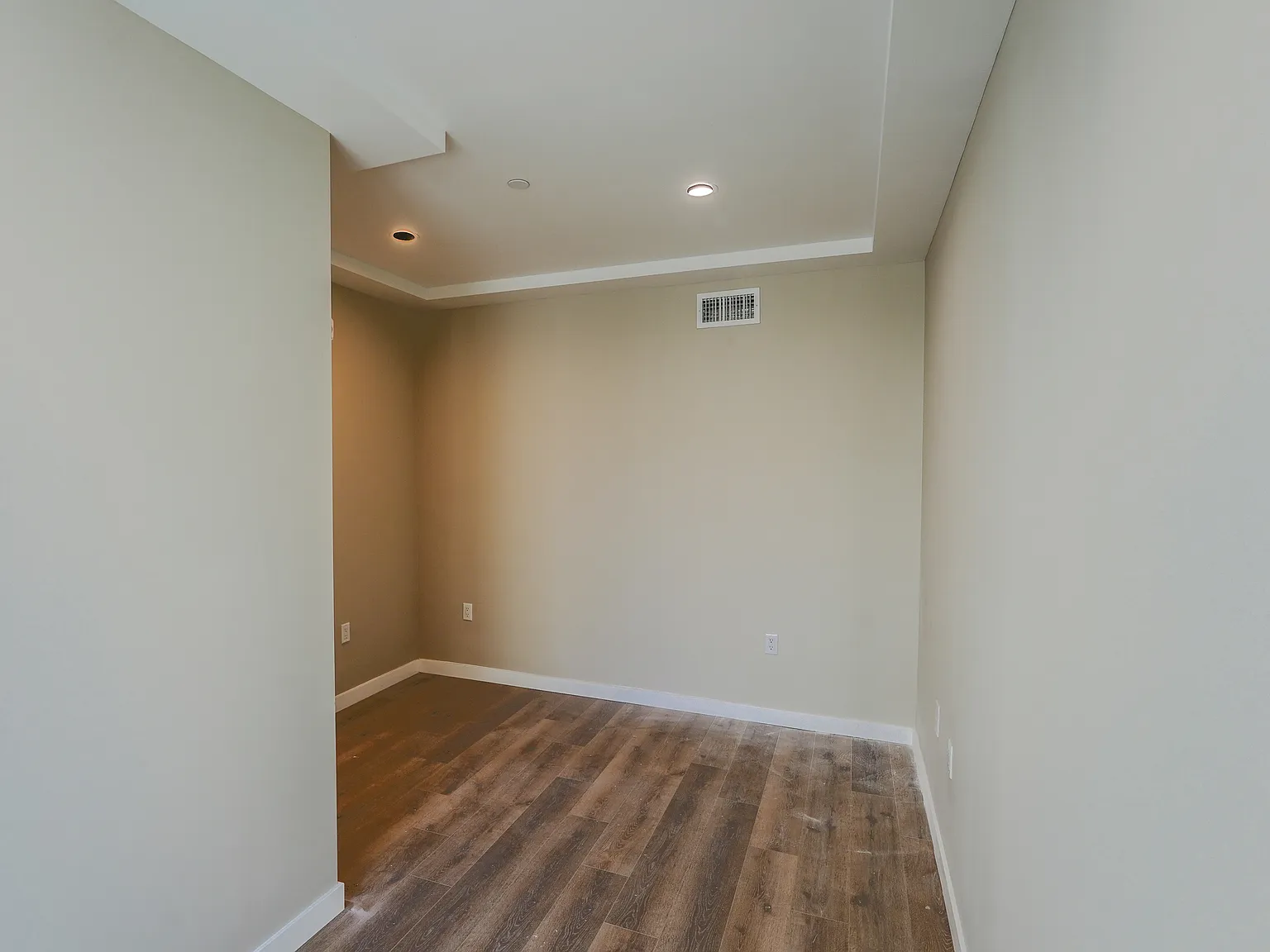 3 bed, 1208 sqft, $3,150 — Photo 3