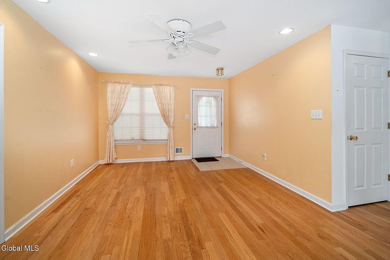 4th image of 95 Morning Glory Way