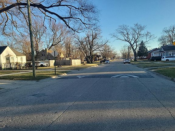 4th image of 15411 Strathmoor St