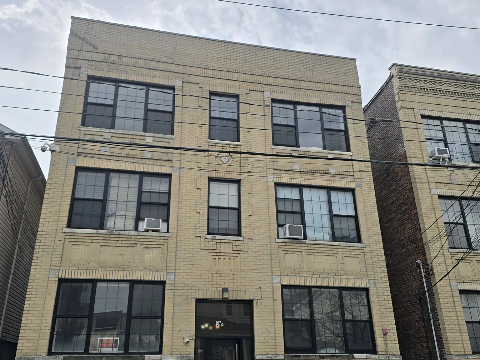 3 bed, $2,300 — Photo 1