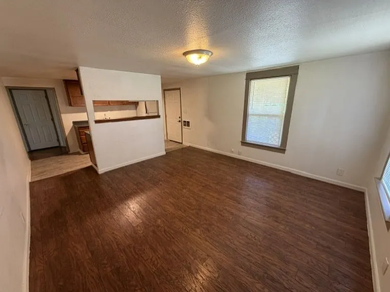 815 W 1st St #1-4 — Photo 6