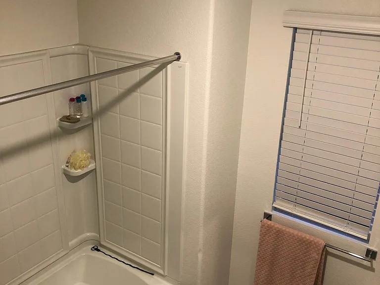 Upstairs non-master bathroom of 940 Cabra Street Lincoln, CA 95648