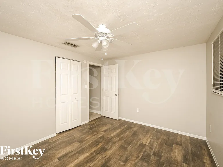 8215 Winthrop Dr — Photo 12