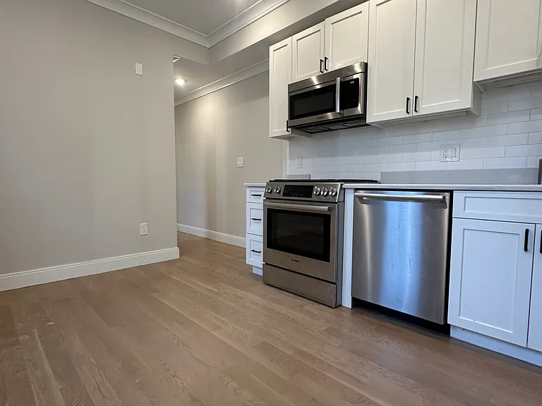 47 Englewood Ave #8 — Photo 3