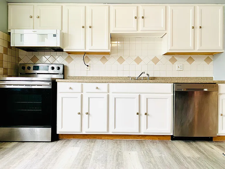 29 Woodbine St #7 — Photo 1