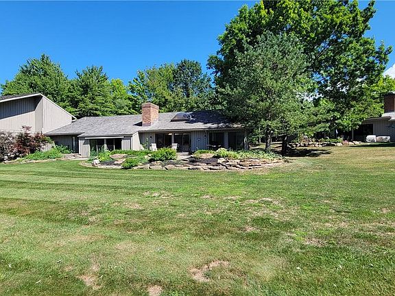 5th image of 725 Windward Dr
