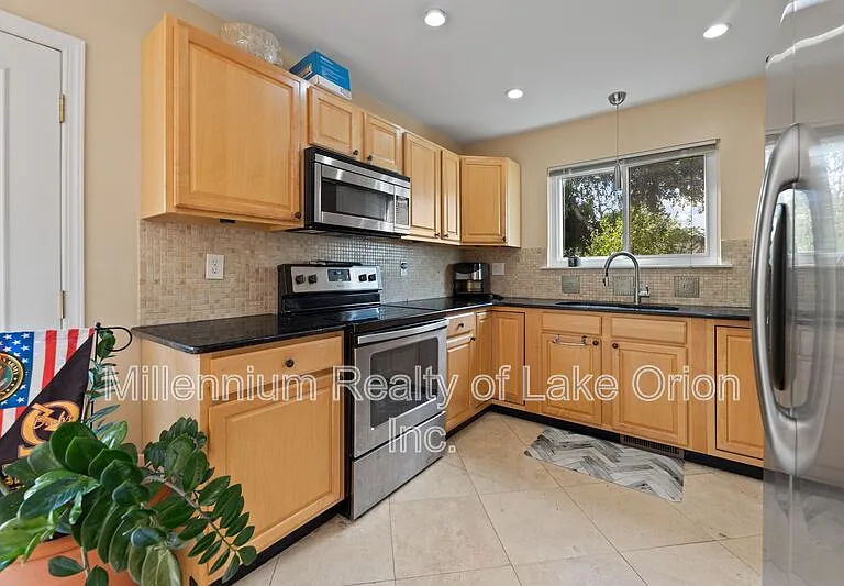 676 Sheffield Rd — Photo 5