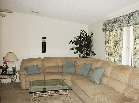 4th image of 160 Emanus Ct