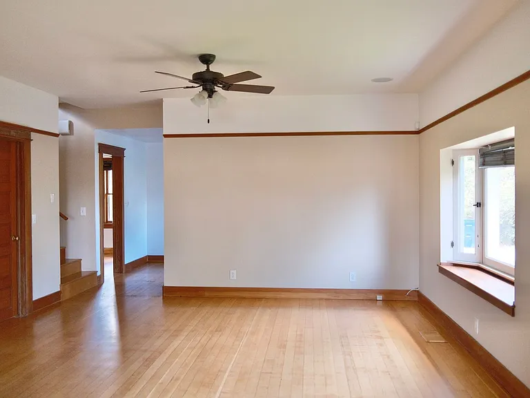 6433 Crescent St — Photo 6