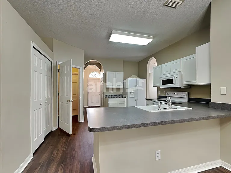 10430 Beneva Dr — Photo 3