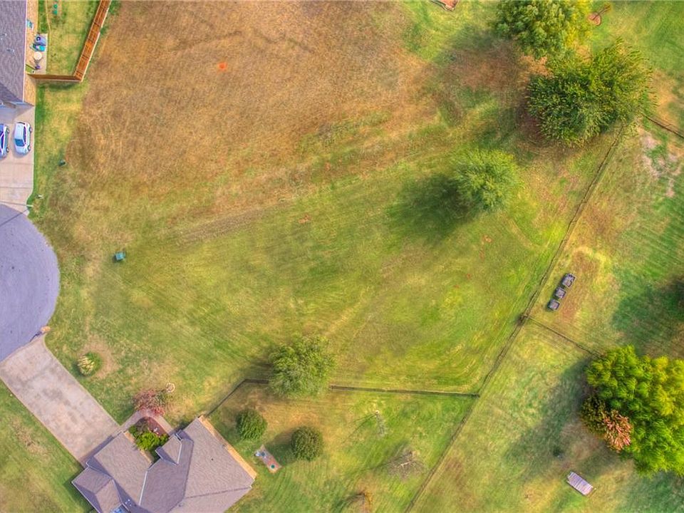 2nd image of 3505 Estate Dr #17