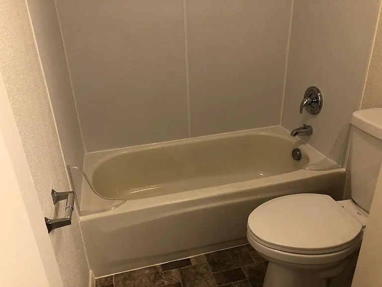 500 NE Maiden Ln #12 — Photo 7