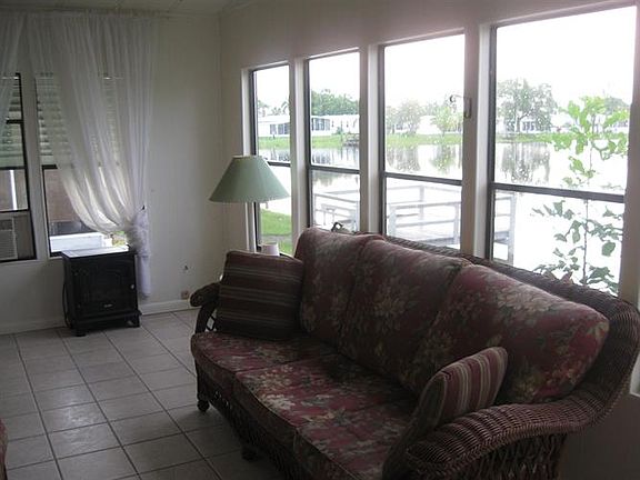 4th image of 374 Lamplighter Dr